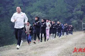 乡村教师日志丨黄超：带领更多“绿茵玫瑰”“踢”出大凉山图片