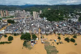南方强降雨｜灾后家园：洪涝肆虐的梅州展开自救图片