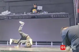 紫牛头条｜历经4次手术，11岁残疾男孩丢掉拐杖靠双手街舞燃爆舞台图片