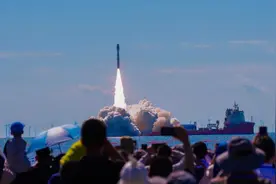 逐梦星空的海滨小城图片