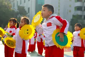 幼儿园亲子运动会，请家长发“金牌”图片