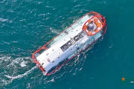 直击中俄“海上联合-2025”联合演习援潜救生演练图片