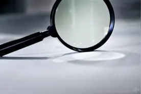 云南一斗牛赛场多人打架斗殴，有伤者被抬走！当地回应：活动非官方组织，警方已介入图片