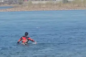 5岁女童黄河溺水被冲走 被多名热心市民接力救回 女童父亲登门感谢救人者图片