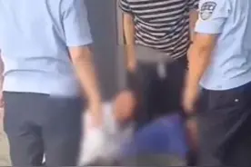 保洁扔限量鞋被索赔后自杀：家属发声其不堪业主侮辱，警方回应图片