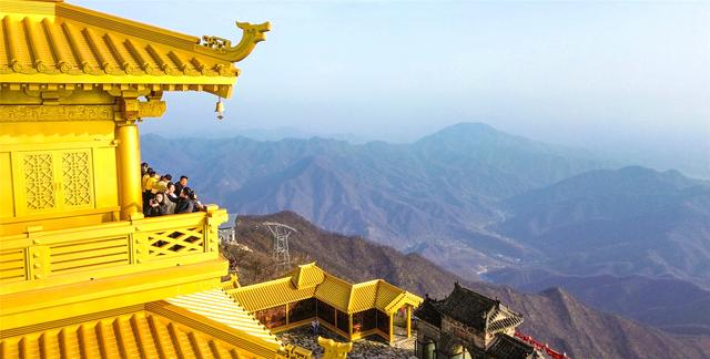 深秋王屋山登高赏奇景 地质公园层林尽染