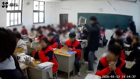 河南巩义通报“高中生抄起凳子砸同学”：涉事学生马某已被劝退	，学生谷某身体无碍已返校上课