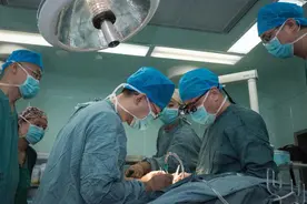 果然视频｜脊柱侧弯87度！脊柱矫形术让“S”形少女长高6公分图片