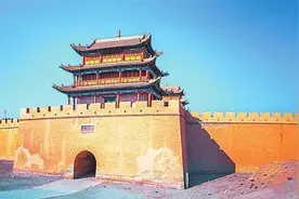 嘉峪关关城里的门画图片