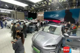 报告热词·海南实践｜每2辆新售汽车就有1辆是“绿牌” 海南大力推广新能源汽车驱动高质量发展图片