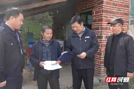 临武县：破解“办证难”   水域滩涂养殖证实现“一站式”上门办理图片