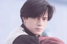 【每日听首粤语歌】郭富城这首主打歌，带着为他“量身定做”的歌词 | 骑着电单车的黑皮褛，怀念你那双手图片