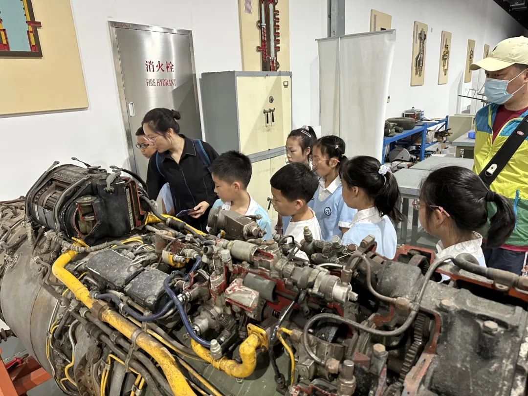 5月月末 参观航空发动机实验室.jpg