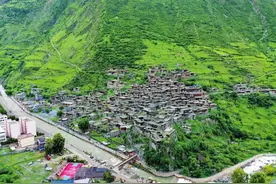 一座500多年古村落的去与留 探访神秘的纳西古寨木里俄亚大村图片