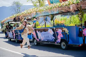 大理洱海边有座会移动的“飞屋酒馆”图片