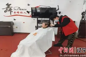 沈阳于洪区龙城社区义务理发暖民心图片
