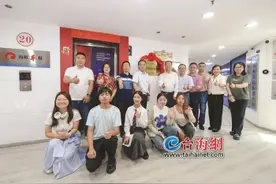 厦大携手导报打造校媒合作新平台 厦门大学—海峡导报社校外实践教育基地揭牌成立图片