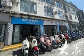 大学生群体租“小电驴”环湖绕海成新趋势图片