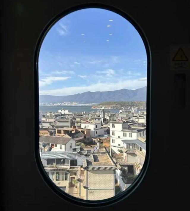 我的铁路风景 | 猜灯谜、做月饼、赏滇景，列车上藏满惊喜！