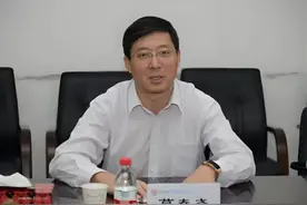 极目政情｜被解聘1天后，“70后”银行原行长葛春尧被查图片