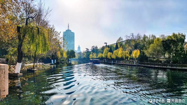 济南青龙桥护城河畔，美景随手拈来