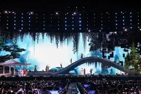 “白娘子”“许仙”断桥再相见！杭州西湖上演回忆杀图片