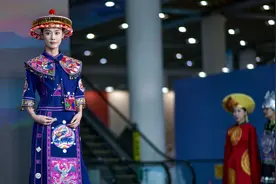 惊艳！民族服饰秀亮相非遗博览会图片