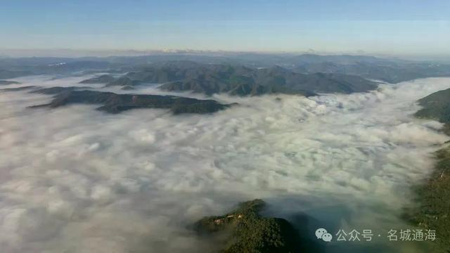 云海翻涌、金光洒落！通海这幅冬日山水画卷，太绝了