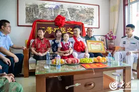 喜报到家！东营经济技术开发区为辖区居民送去立功喜报图片