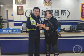 “原本已不抱任何希望了！”女子骑摩托丢手机，民警连夜帮找回图片