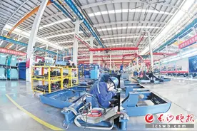 从默默无闻到世界瞩目，海外销售占比过半，看山河智能20年来如何逐浪海外图片