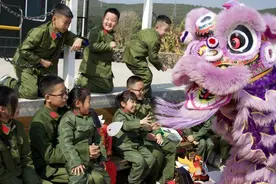 非遗舞狮、年货制作、写福字……韶关武江山蕉知青文化园年味拉满……图片