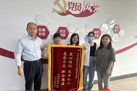 锦旗传谢意，常州信息学院师生为患重病学生爱心募捐图片