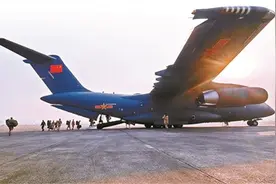 应急指挥组赶赴抗震救灾一线图片