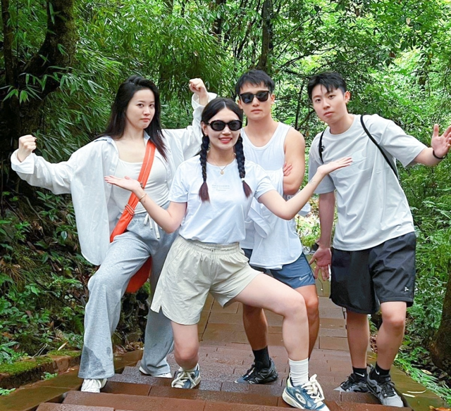 不同年龄段的爬山答案都在瓦屋山！