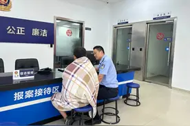 流浪20年，他想办张身份证，却意外找到家人图片