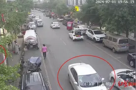 4岁“小孩哥”被妈妈忘路边，狂奔2公里竟先到家，民警提醒→图片