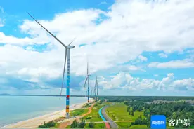 瞰海南 | 海南木兰湾风车换彩妆图片