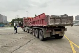 货车超限超载，车牌还会“翻脸”？交警严查！图片