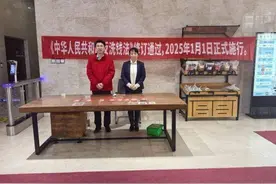 中国太保寿险烟台中心支公司组织开展新《反洗钱法》集中宣传活动图片