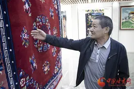 【重走西北角】54年的坚守：杨永良与加牙藏毯的传承故事图片