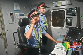 00后火车司机：从月光中驶向太阳图片