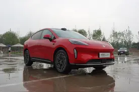 试驾｜昊铂HT定位中大型SUV，整体风格偏舒适图片