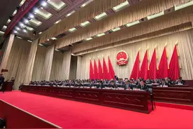 聚焦2025济南两会丨2025年济南将建成300家普惠托育机构 千人口托位数达到5个图片