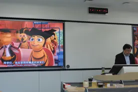 一个蜂学教授的课堂上，比吃蜂蜜更重要的事图片