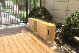 烟台民意通  鞋柜放楼道被物业搬走 业主：权益被侵犯 物业：通知整改，业主不愿意搬图片