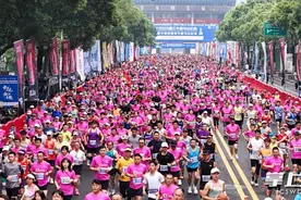 组图丨1.5万人齐跑，2025湘江半程马拉松赛暨第四届长株潭融城半程马拉松赛发枪图片