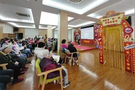 经典老歌开启时光大门，让老人重返旧时光～图片