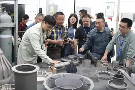 从工装到科研“白大褂”，广东20多所技工院校累计向科研单位输出800余名优秀毕业生图片