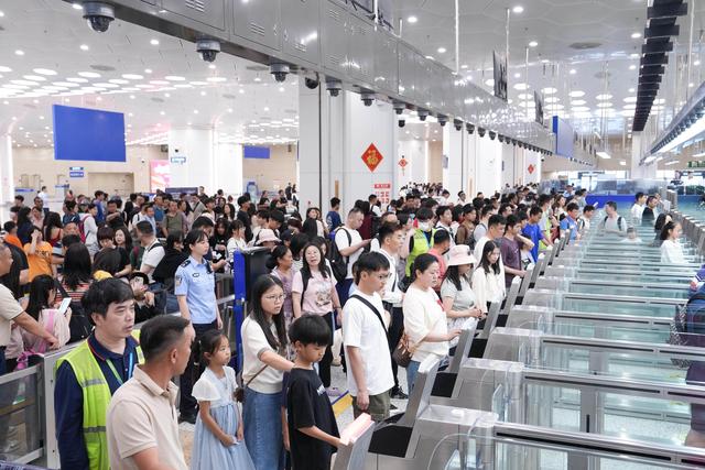国庆中秋长假首日，横琴文旅市场人气火爆